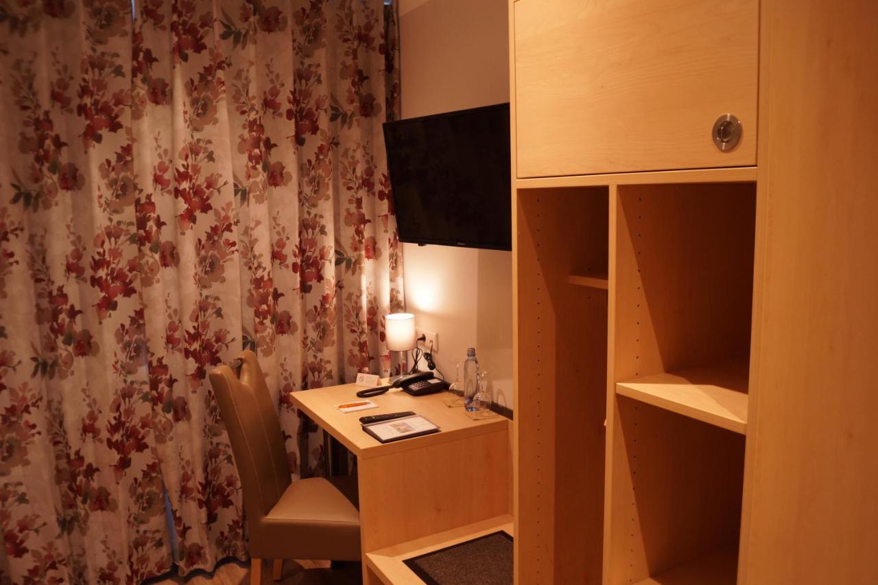 Hotel Gasthof Luis วาร์บวร์ก ภายนอก รูปภาพ